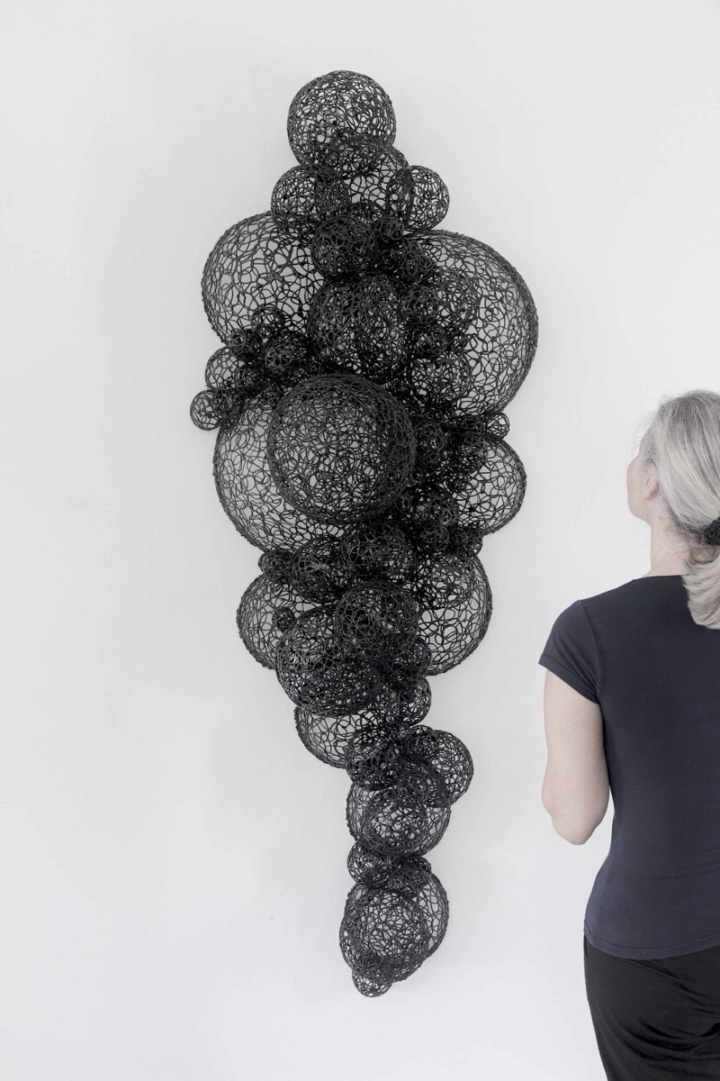 Thermoplastic polymer, extruded (drawn in 3D) and painted; metallic structure